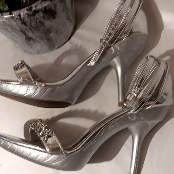 TOP Moda Silver Heels - Picture 8 of 12